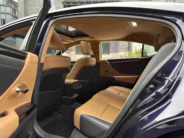 Lexus ES 2022