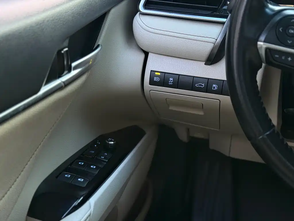 Toyota Camry 2019 — фото 15
