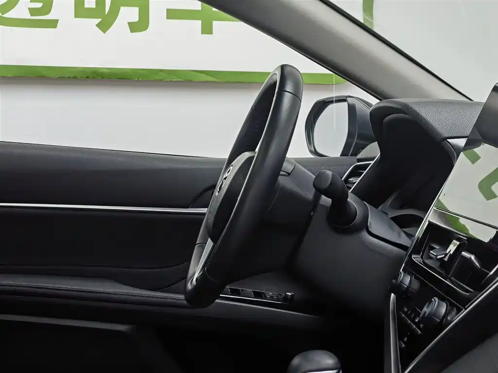 Toyota Camry 2023 — фото 22