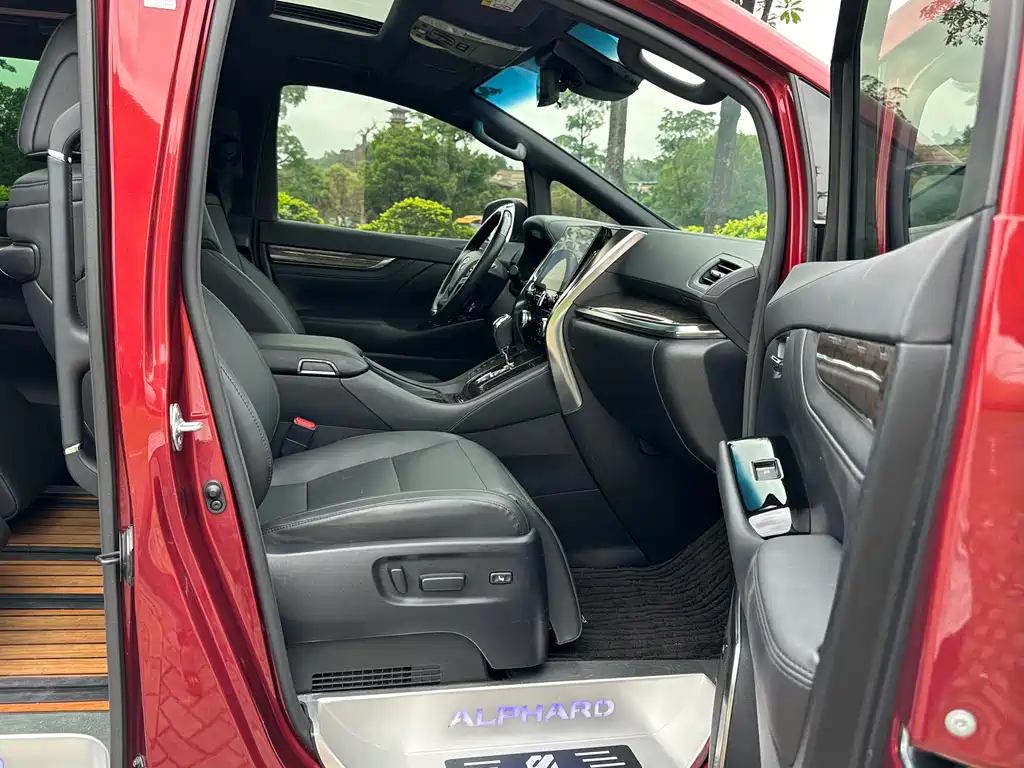Toyota Alphard 2020 — фото 8