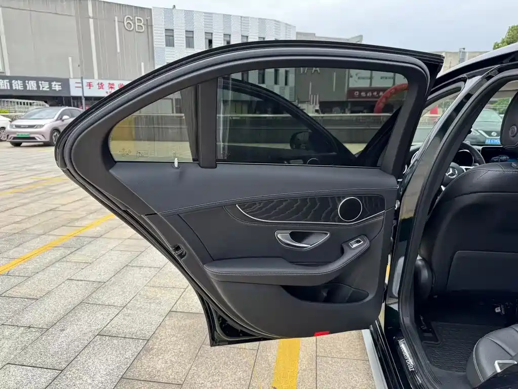 Mercedes-Benz C-Class 2019 — фото 14