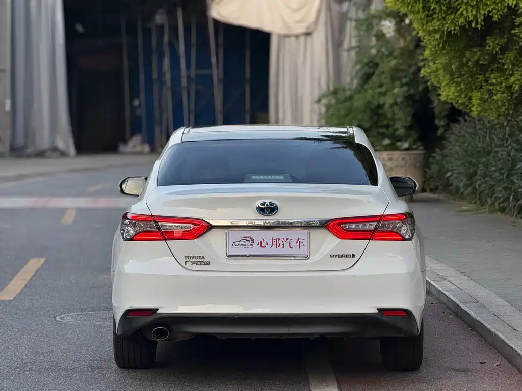 Toyota Camry 2019 — фото 23