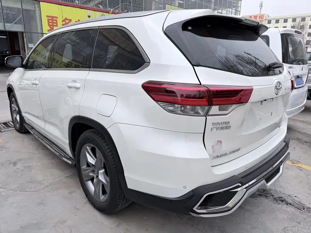 Toyota Highlander 2018 — фото 18