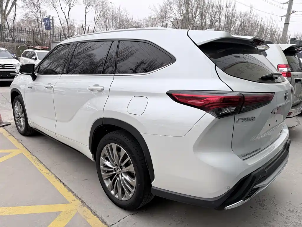 Toyota Highlander 2021 — фото 18