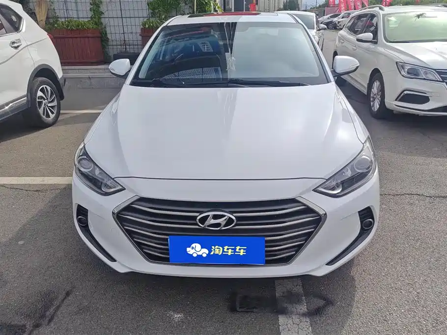 Hyundai Elantra 2019 — фото 2