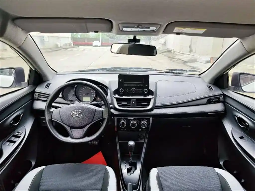 Toyota Yaris L 2021 — фото 6