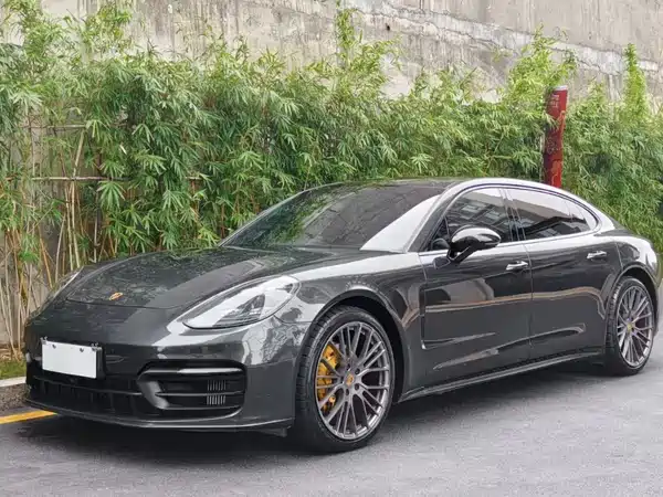 Porsche Panamera 2021