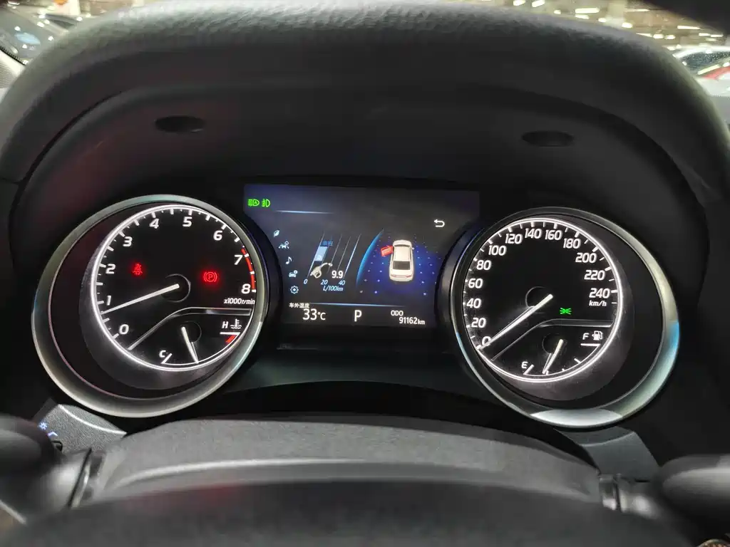 Toyota Camry 2018 — фото 10