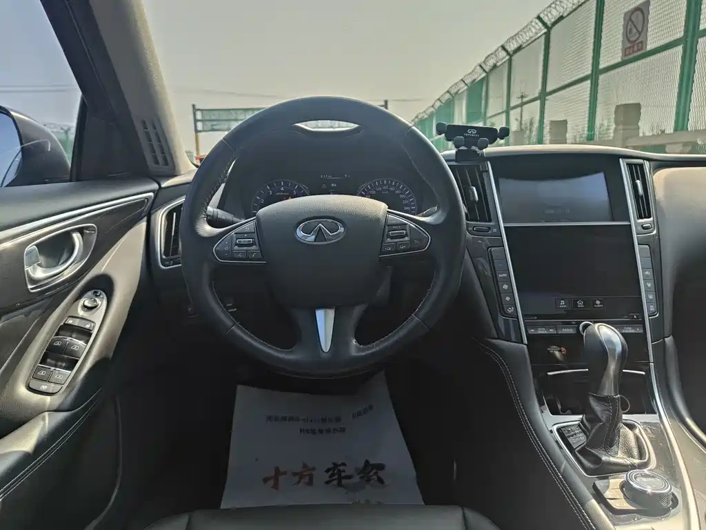 Infiniti Q50L 2017 — фото 13