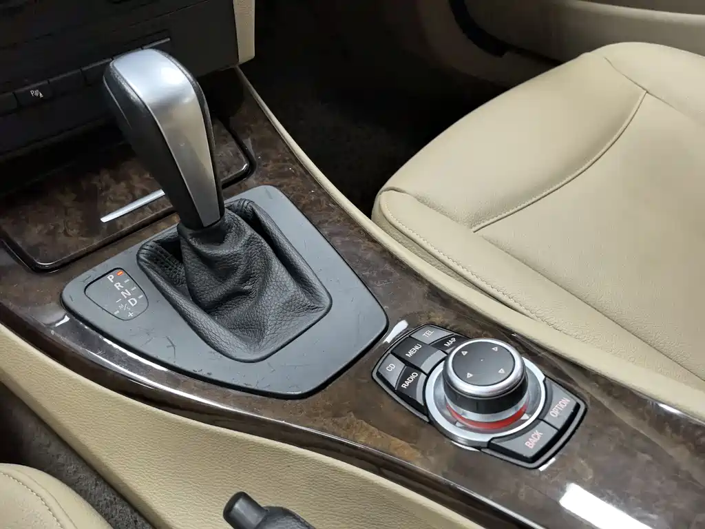 BMW 3 Series 2010 — фото 12