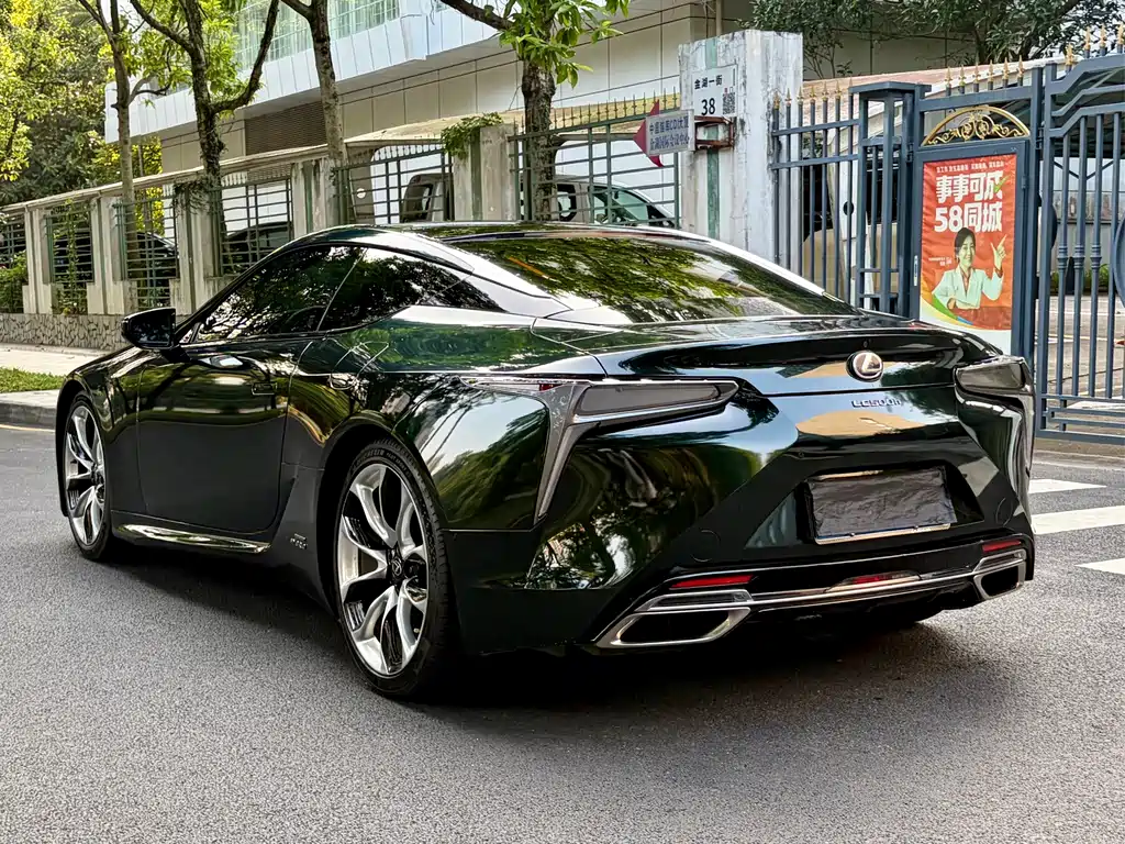 Lexus LC 2018 — фото 19