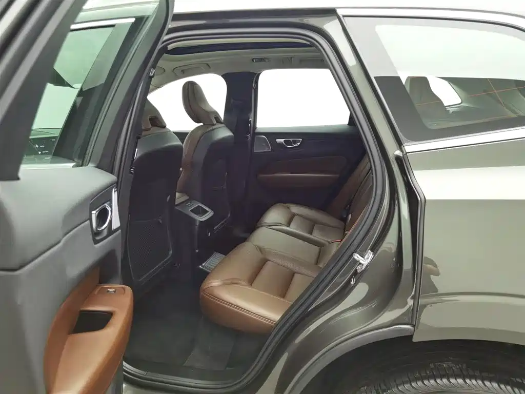 Volvo XC60 PHEV 2020 — фото 15