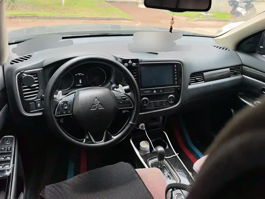 Mitsubishi Outlander 2019 — фото 11