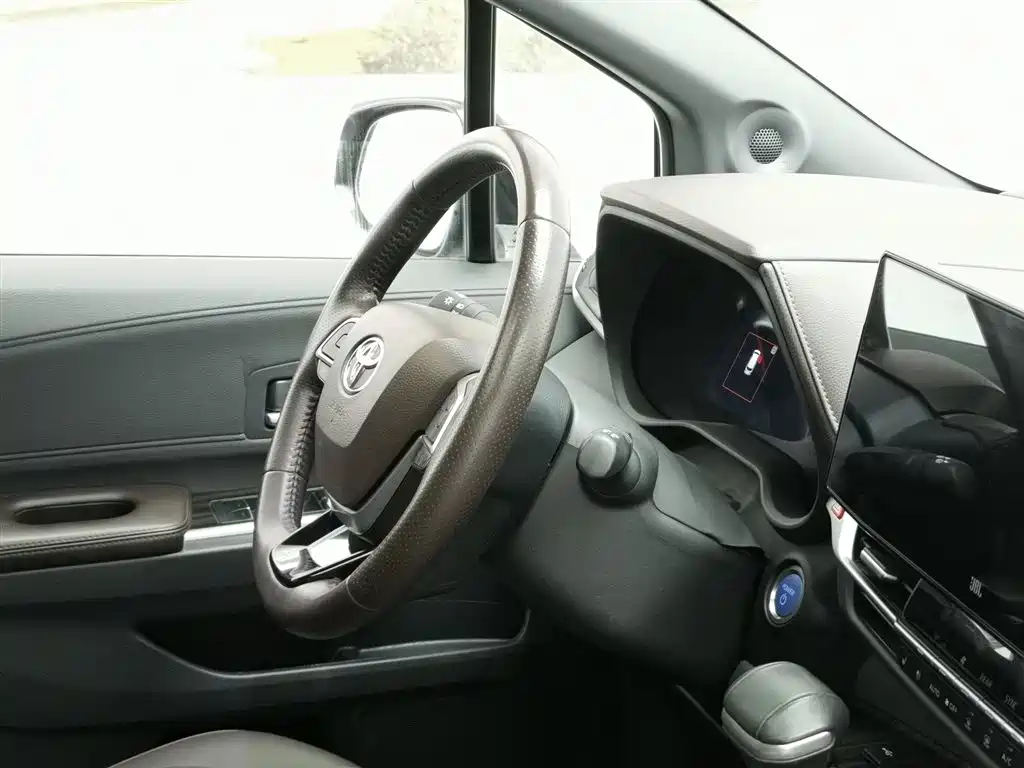 Toyota Sienna 2023 — фото 22