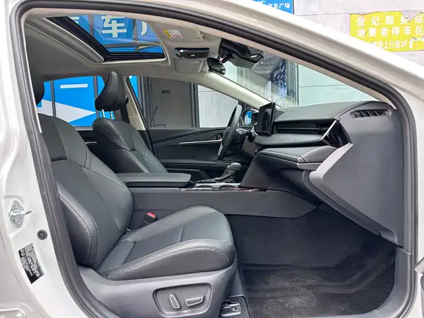 Toyota Camry 2025