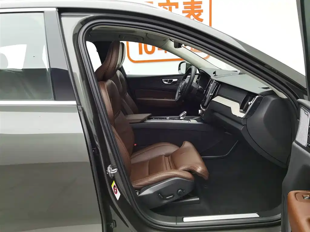 Volvo XC60 PHEV 2020 — фото 23