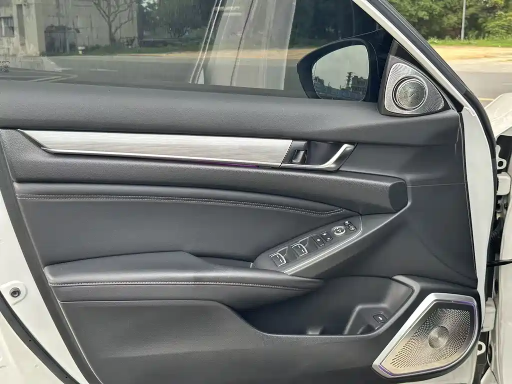 Honda Accord 2022 — фото 11