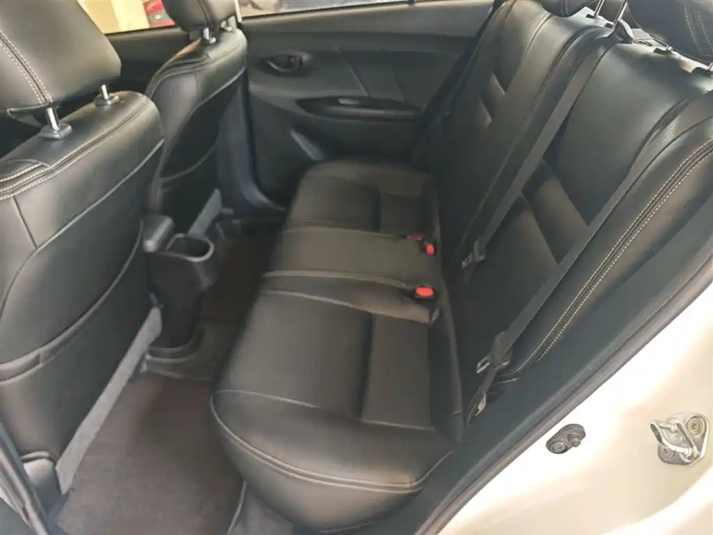 Toyota Yaris L 2020 — фото 17