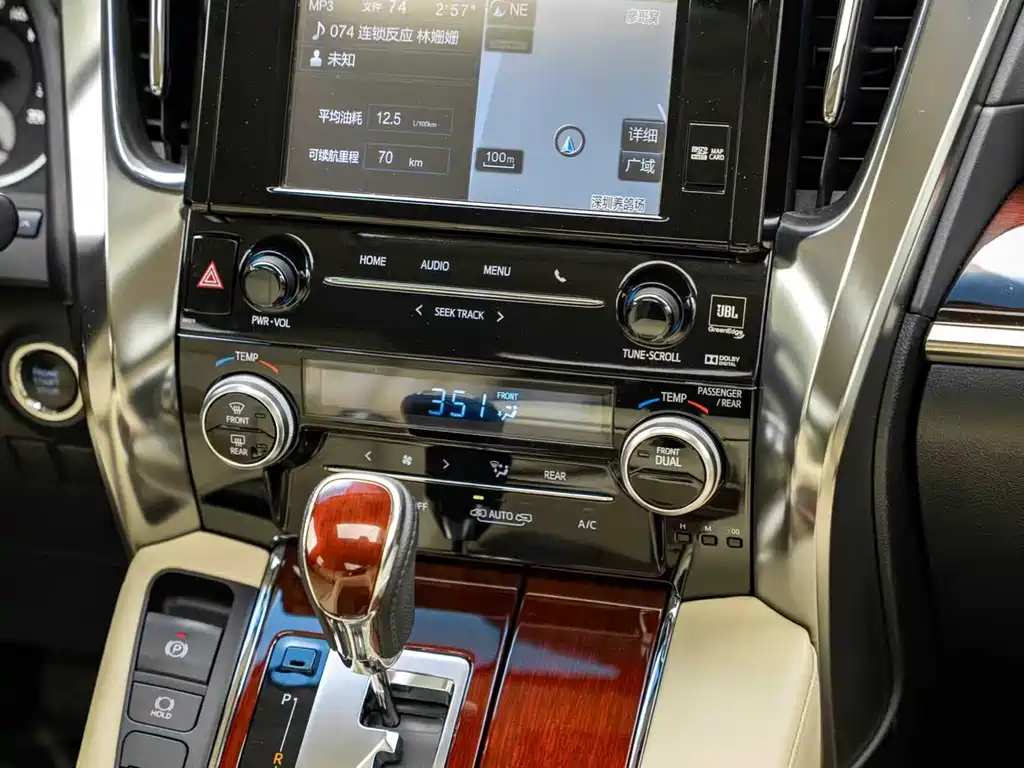 Toyota Alphard 2017 — фото 5