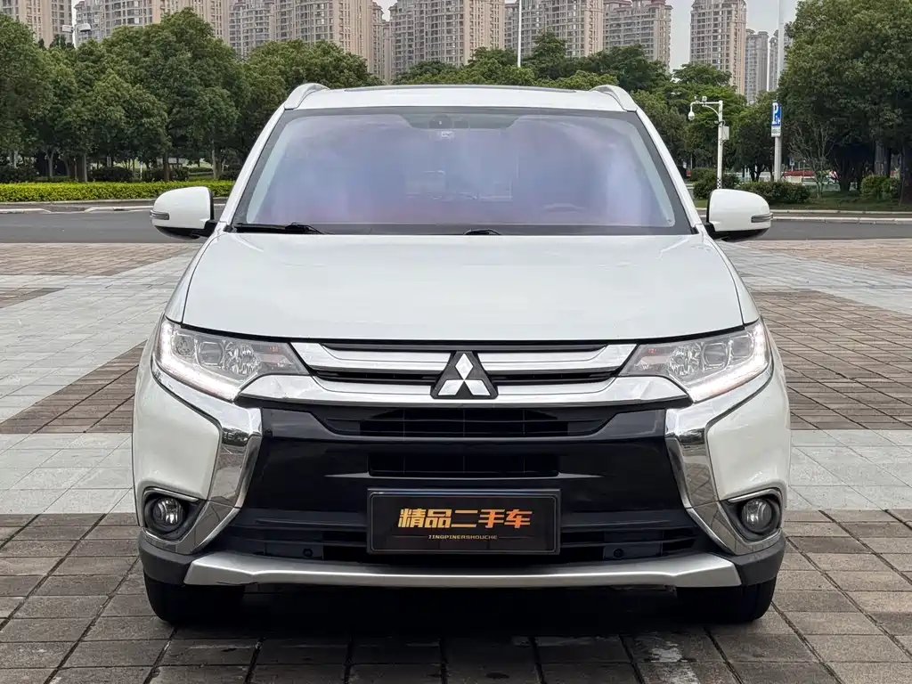 Mitsubishi Outlander 2018 — фото 2