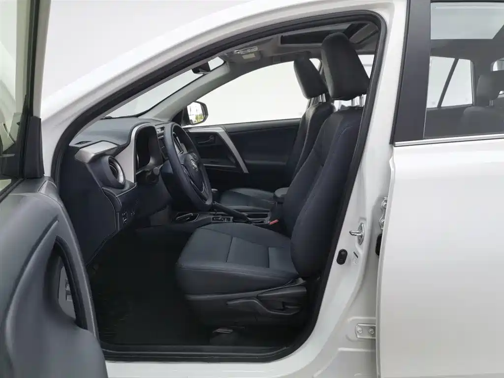 Toyota RAV4 2019 — фото 10