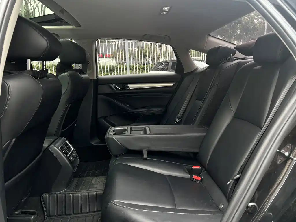 Honda Accord 2022 — фото 11