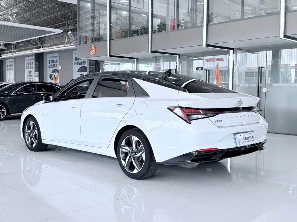 Hyundai Elantra 2023 — фото 14