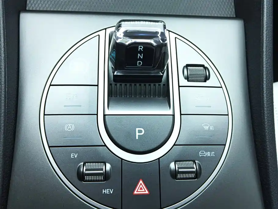 BYD Seal 05 DM-i 2025 — фото 16