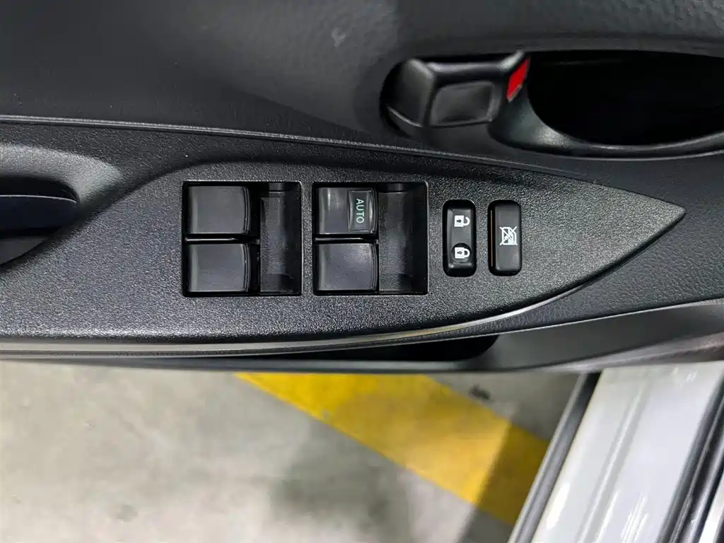 Toyota Yaris L 2021 — фото 9