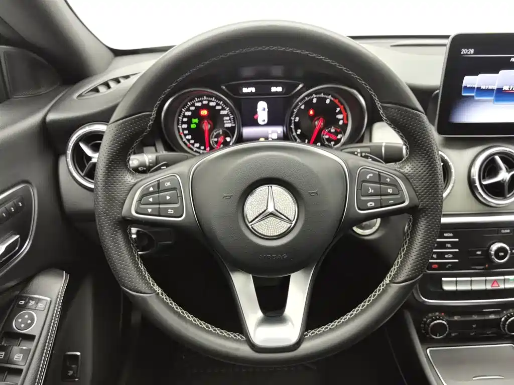 Mercedes-Benz CLA 2018 — фото 11