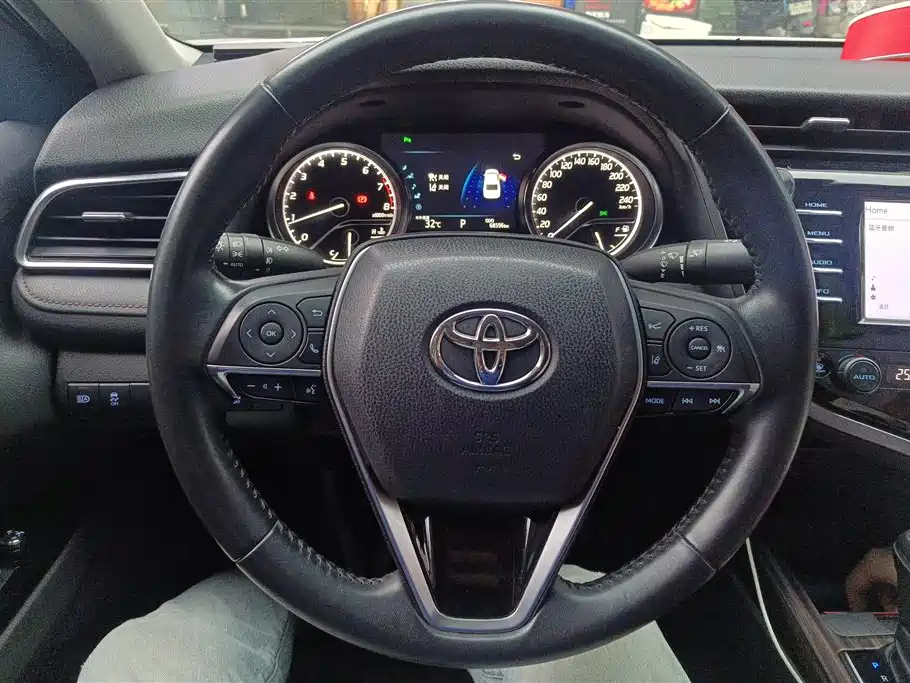 Toyota Camry 2018 — фото 15