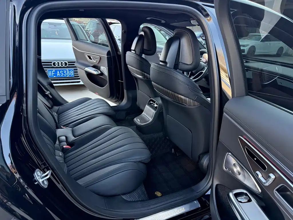 Mercedes-Benz E-Class 2025