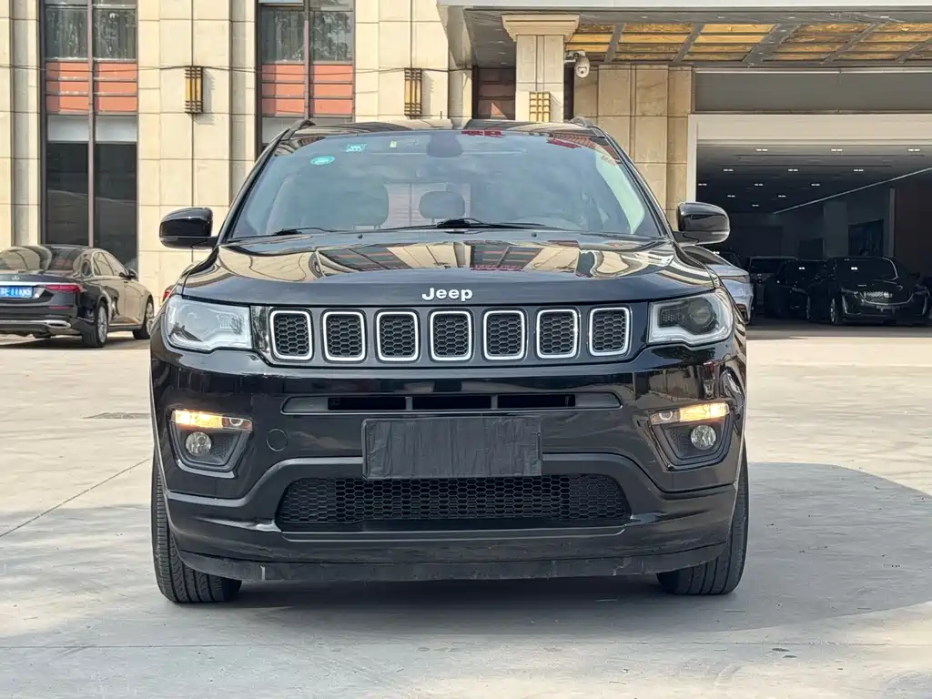 Jeep Compass 2018 — фото 2