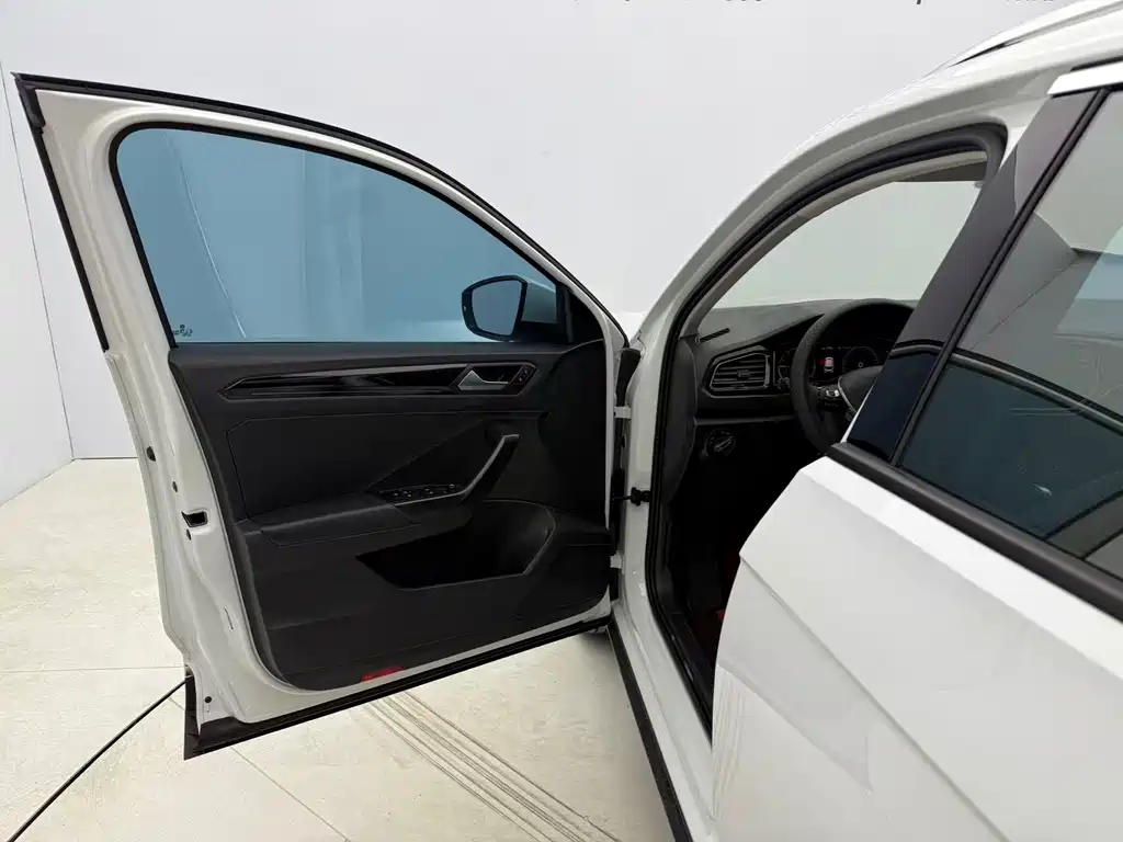 Volkswagen T-Roc 2023 — фото 21