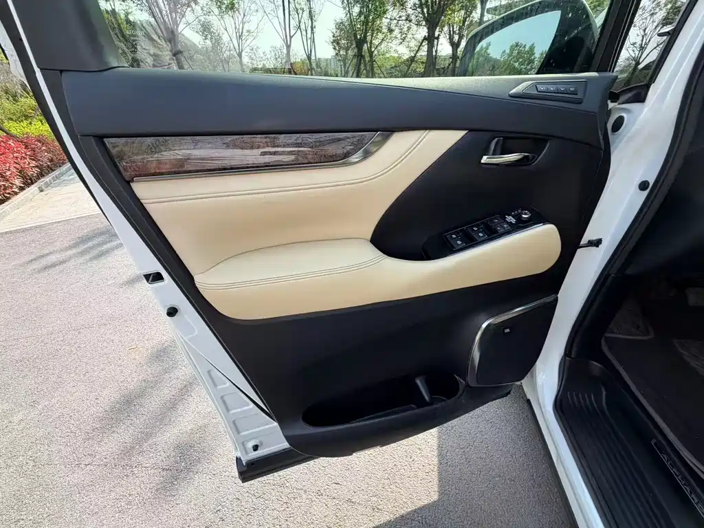 Toyota Alphard 2024 — фото 8