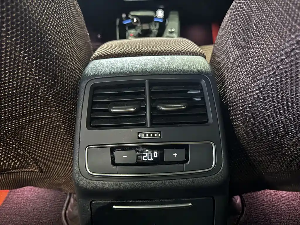Audi A4L 2023 — фото 12
