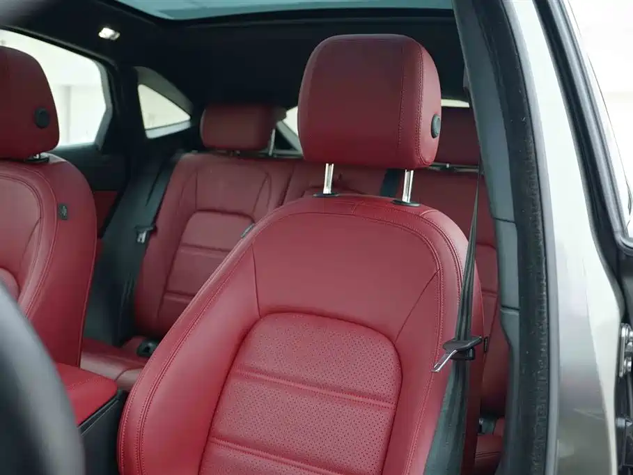Jaguar E-PACE 2023 — фото 13