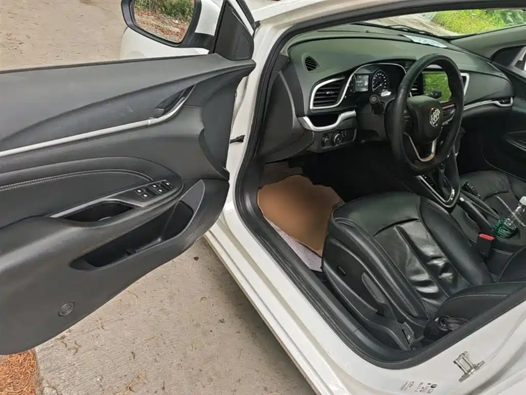 Buick Excelle 2015 — фото 16