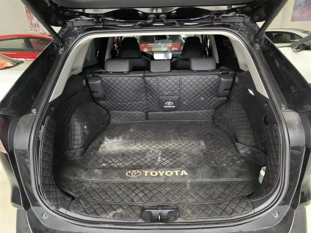 Toyota RAV4 2024 — фото 15
