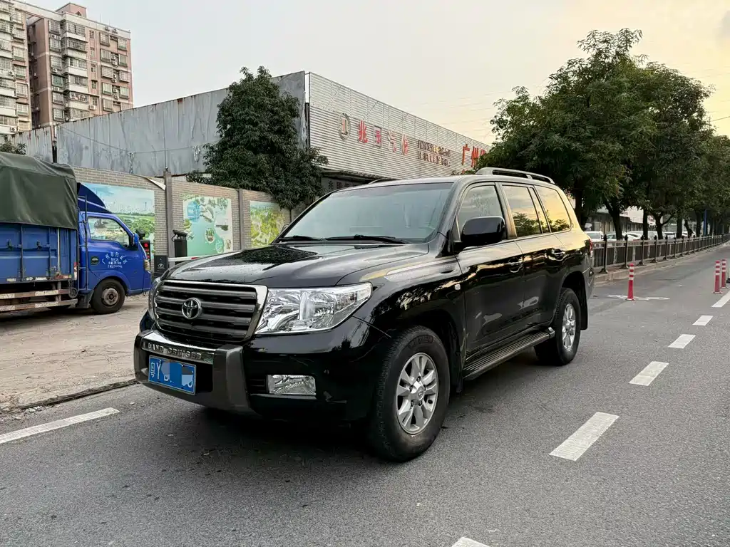 Toyota Land Cruiser 2011