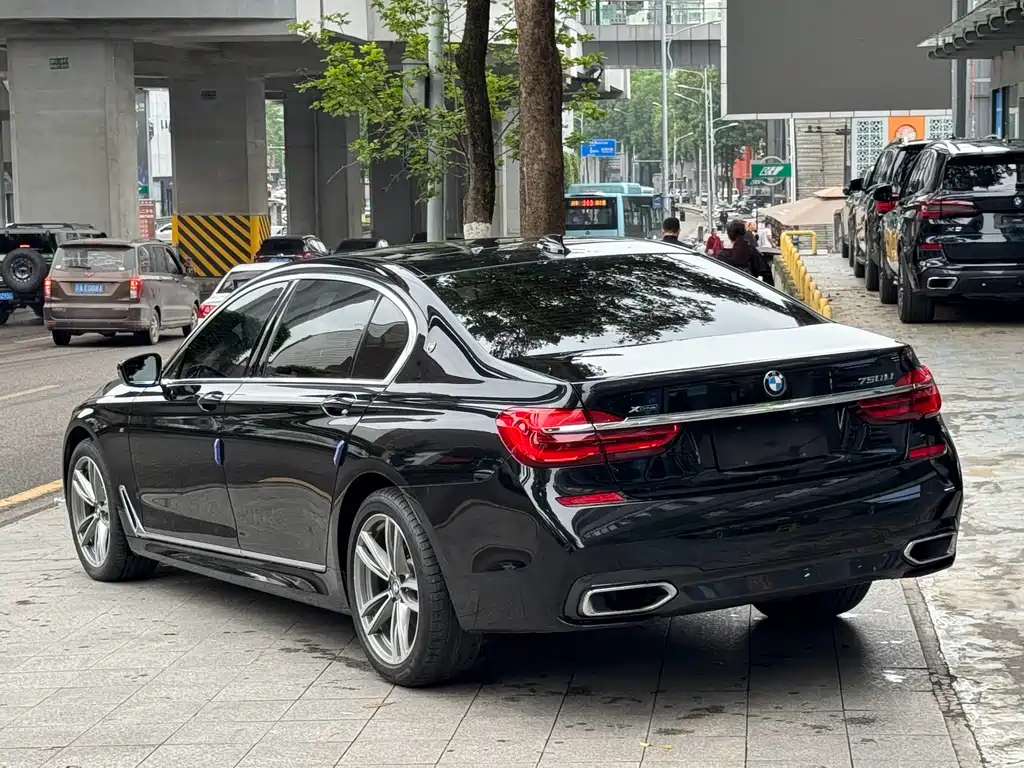 BMW 7 Series 2018 — фото 17