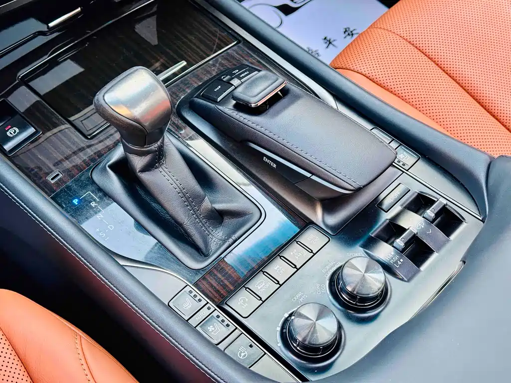 Lexus LX 2019 — фото 10