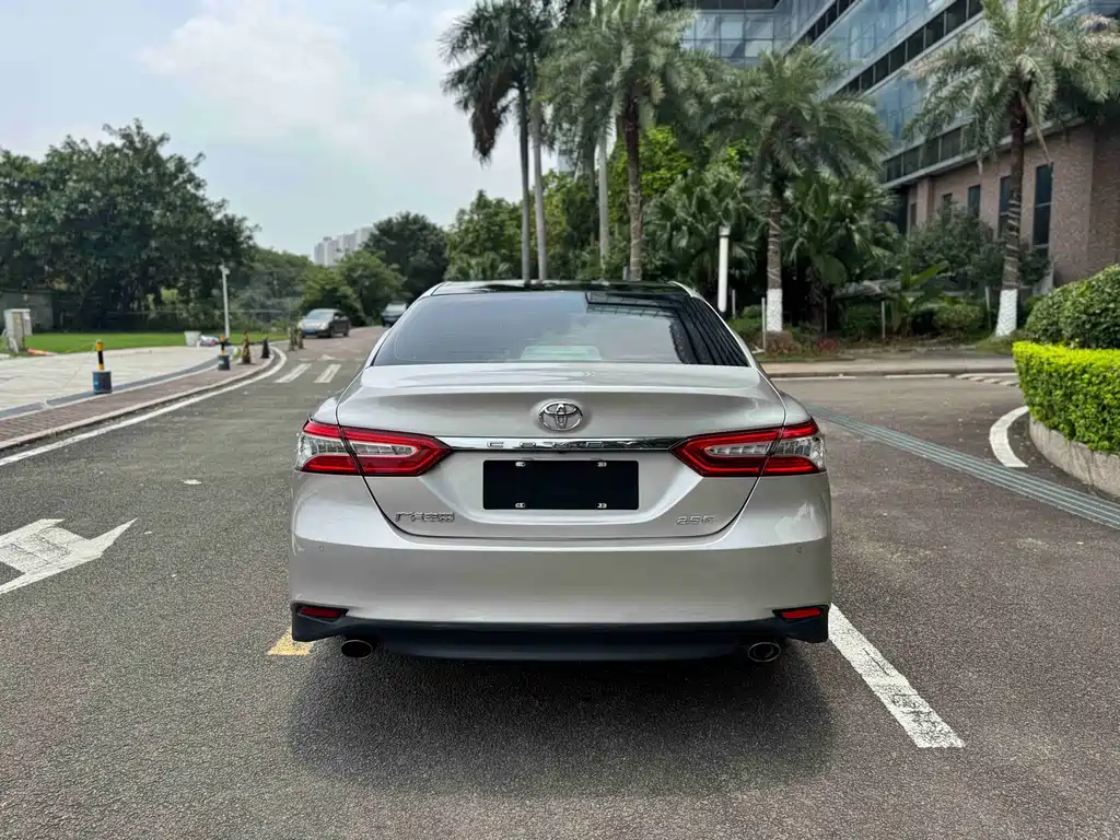 Toyota Camry 2019 — фото 14