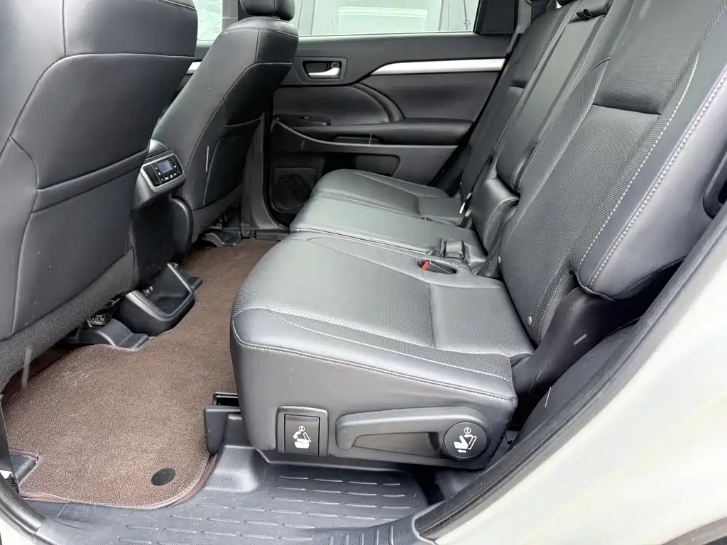 Toyota Highlander 2020 — фото 11
