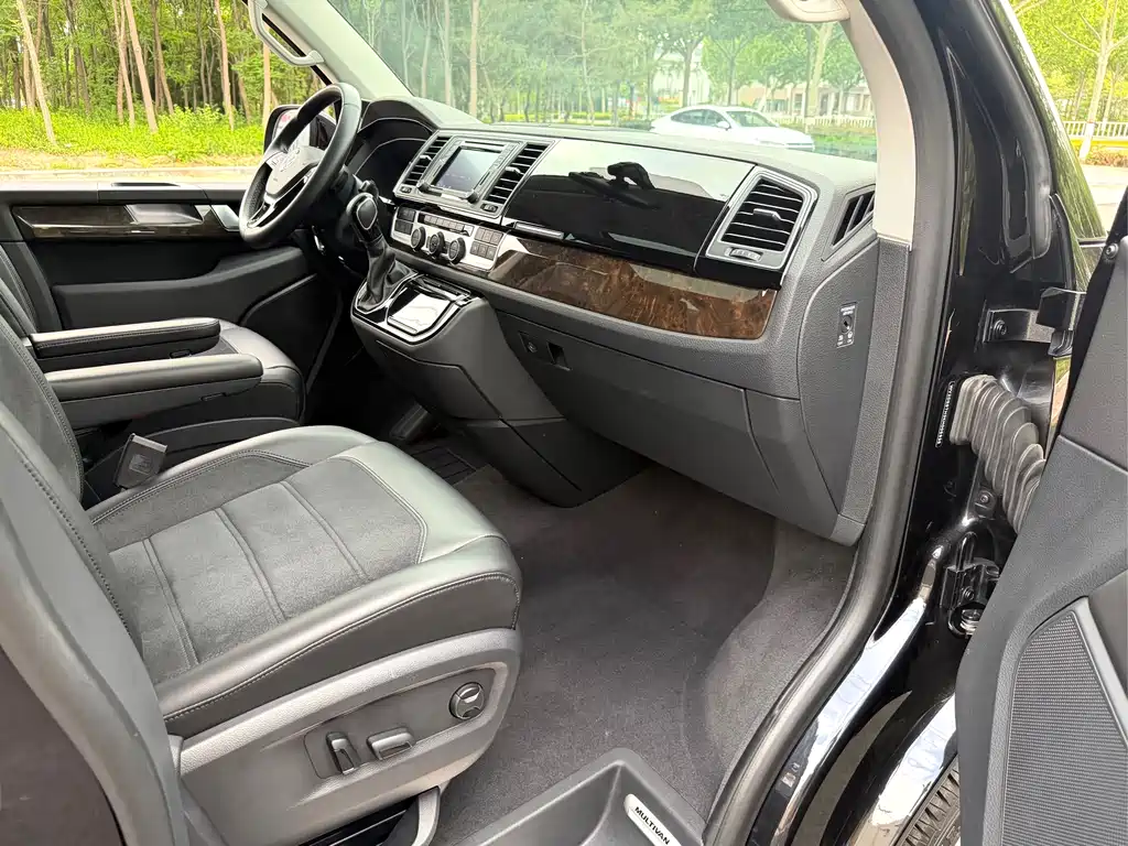 Volkswagen Multivan 2018 — фото 15