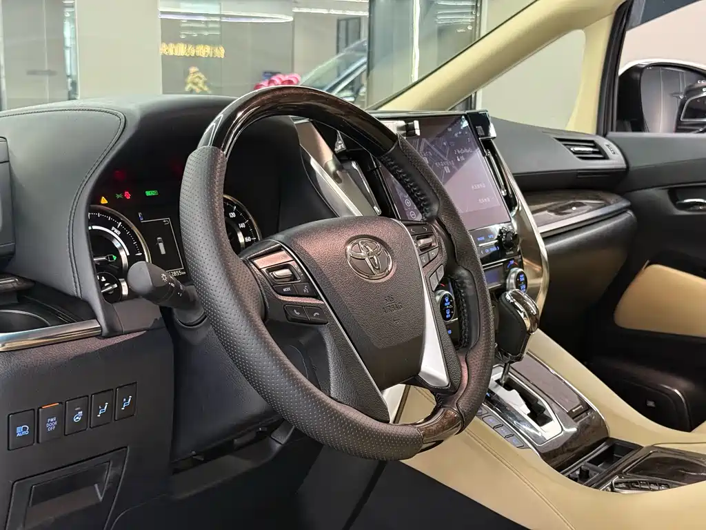 Toyota Vellfire 2022 — фото 5