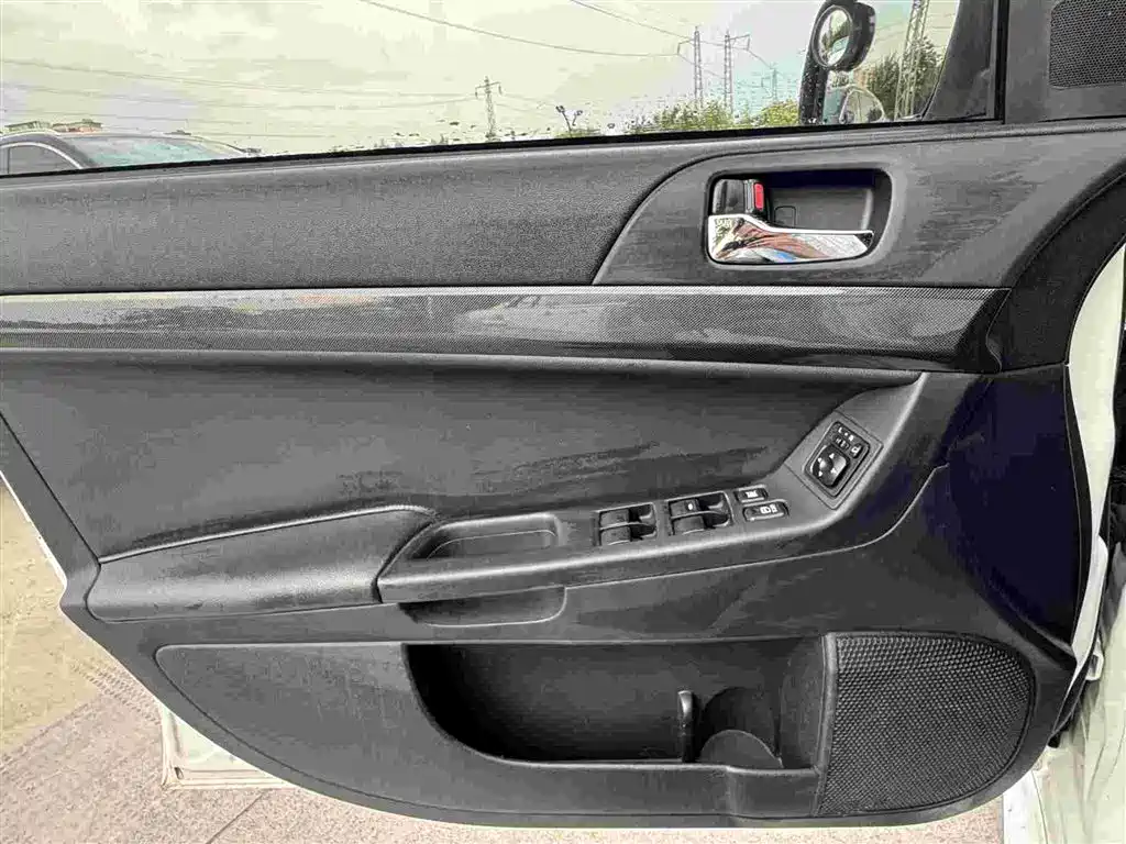 Mitsubishi Lancer EX 2011 — фото 9