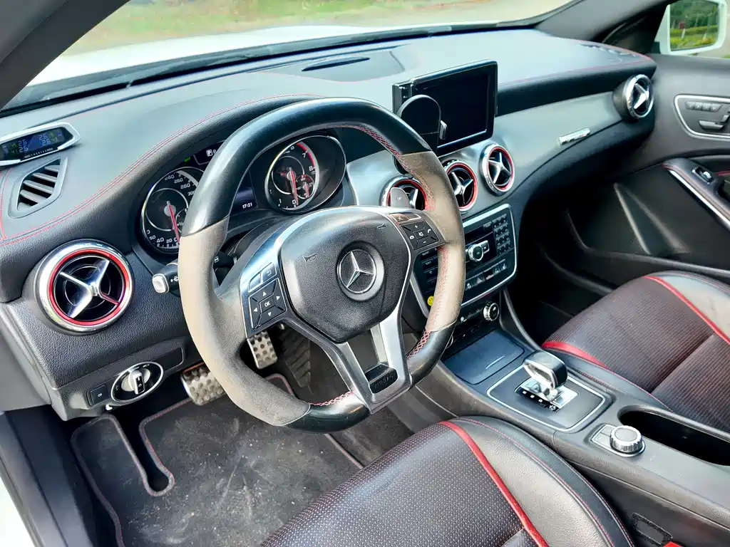 Mercedes-Benz GLA AMG 2015 — фото 46