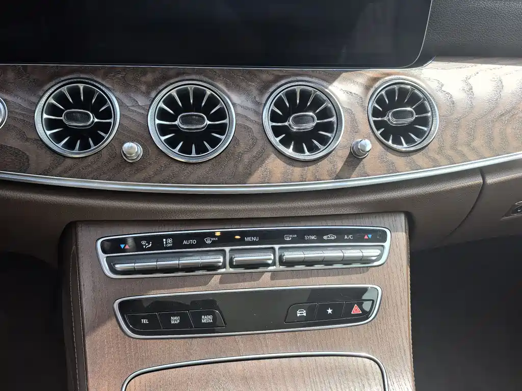 Mercedes-Benz E-Class 2023 — фото 13