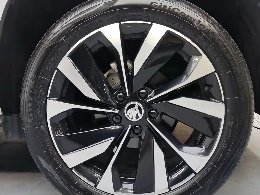 Skoda Karoq 2023 — фото 16
